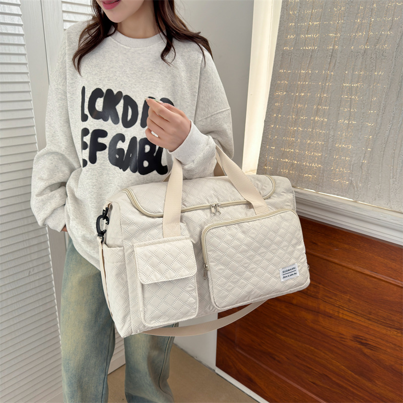 Wholesale large-capacity lightweight swimming and fitness bags, folding moving luggage storage bags, dry and wet separation bags for pregnant women awaiting delivery Application Scenario