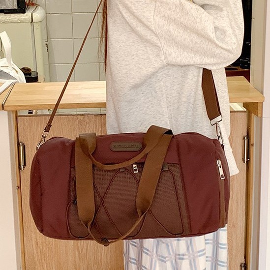 High-end fitness bag, large-capacity yoga bag for women, lightweight business travel bag, hand-held design luggage bag Application Scenario