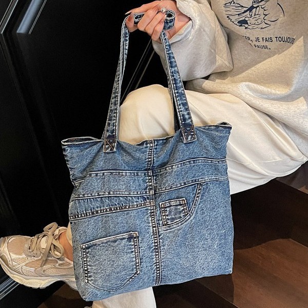 Korean version 2025 casual washed denim ins crossbody bag, trendy postman bag, versatile and fashionable single-shoulder bag, student bag full figure