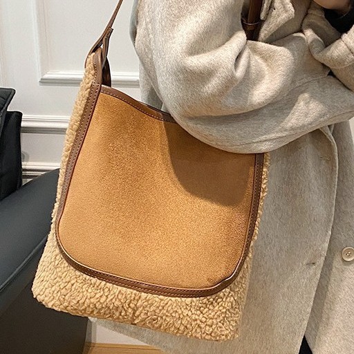 A popular frosted large-capacity bag for autumn and winter, a new fashion tote bag for women in 2024, a high-end and versatile shoulder bag Application Scenario