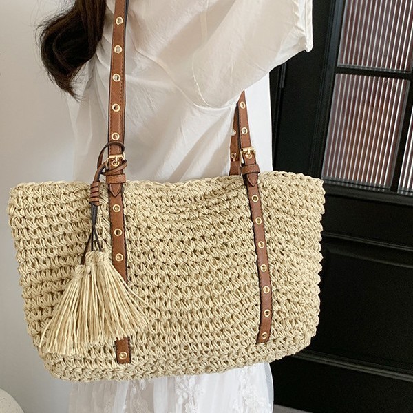 Solid-color, simple hand-woven bag, paper rope, tassel, crochet and sparkling single-shoulder bag, casual, fashionable, business and commuting women's bag details Picture