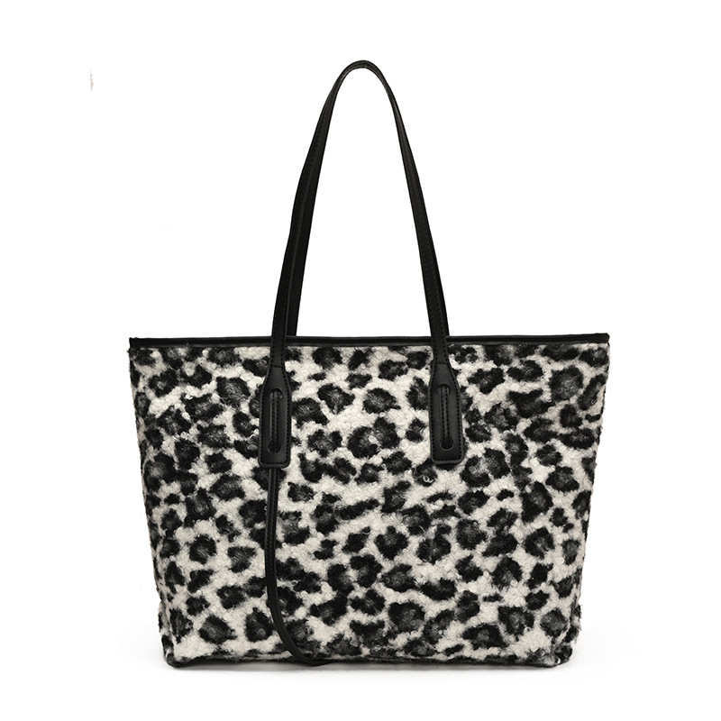 Winter stylish and high-quality pendant 2024 Leopard print casual new large-capacity fashionable single-shoulder crossbody handbag for women Item Picture