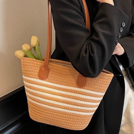 Trendy single-shoulder straw woven bag 2025 new women's bag, large-capacity woven tote bag, seaside vacation hand-held beach bag details Picture