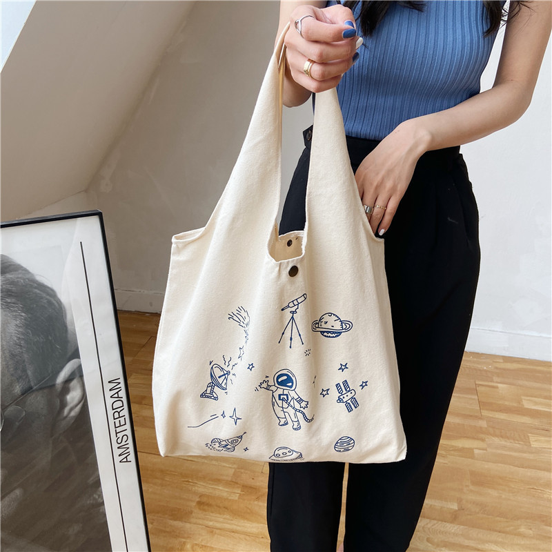 1322 Harajuku style astronaut cartoon printed canvas bag ins Soft girl college student hand-held cloth bag vest for girls Specification drawing