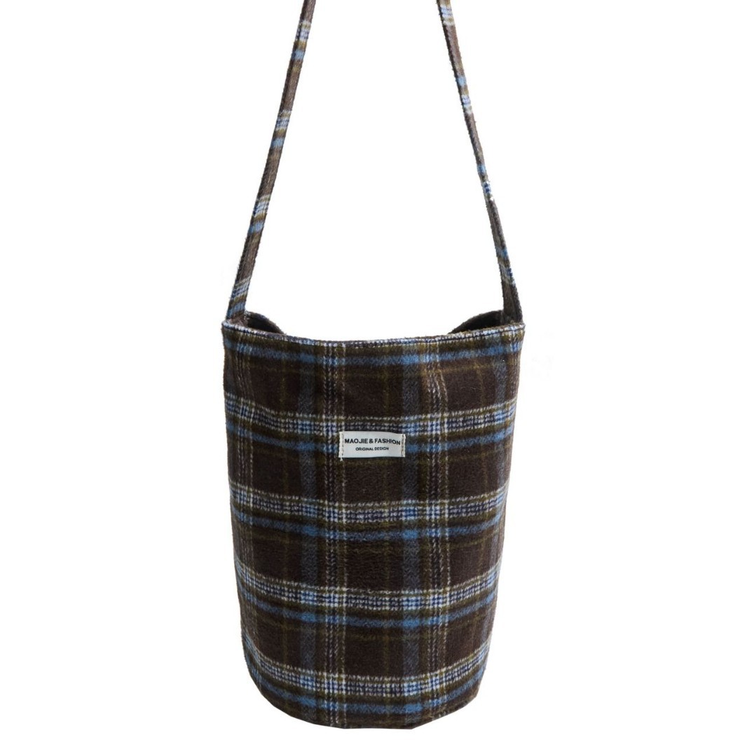 Korean woolen bucket bag for women, 2024 new winter large-capacity checkered single-shoulder bag, retro and trendy crossbody bag Item Picture