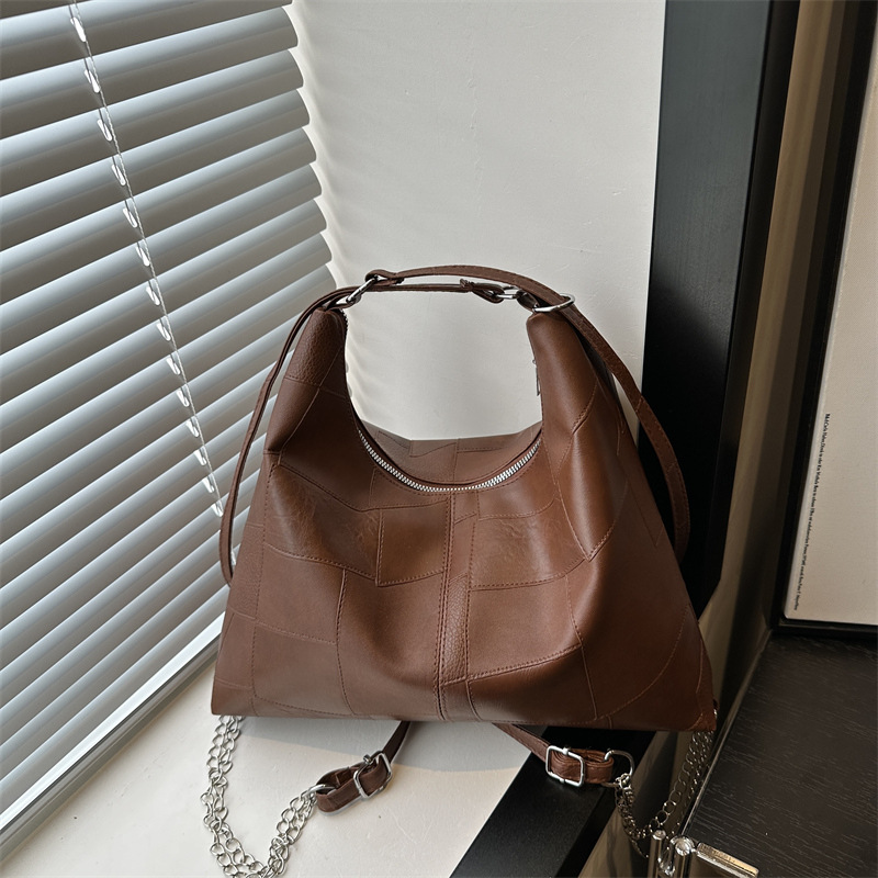 A new fashionable, casual and commuting tote bag for women, featuring a niche and simple underarm bag with a large capacity and a single shoulder full figure