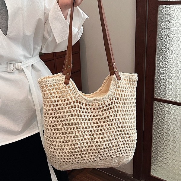 Textured woven handbag for women, Spring 2025 new style, seaside vacation and casual, large-capacity underarm single-shoulder bag for women Application Scenario