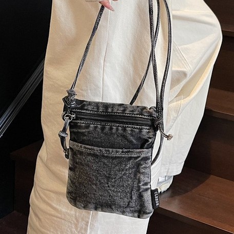 2025 New women's single-shoulder bag, mini denim small backpack, ins mobile phone case, trendy Hong Kong-style crossbody bag for women Application Scenario