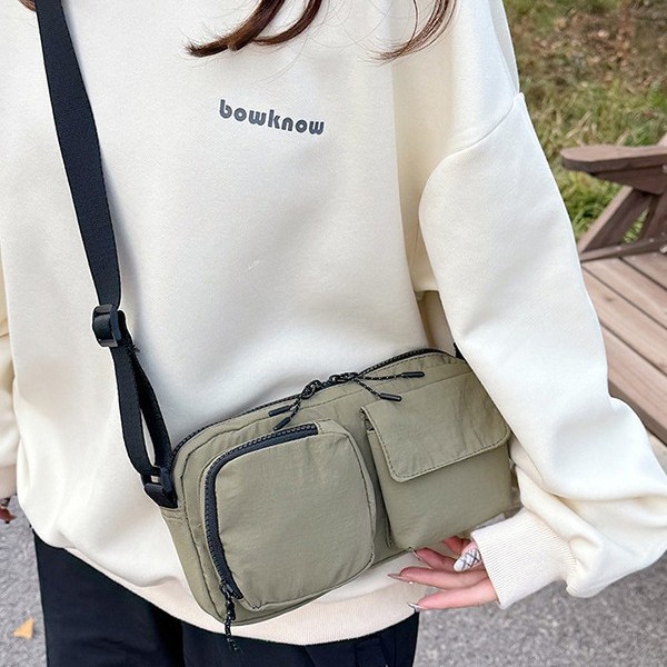 New unisex multi-functional single-shoulder crossbody bag with multiple pockets, simple, waterproof and portable sports bag crossbody Application Scenario