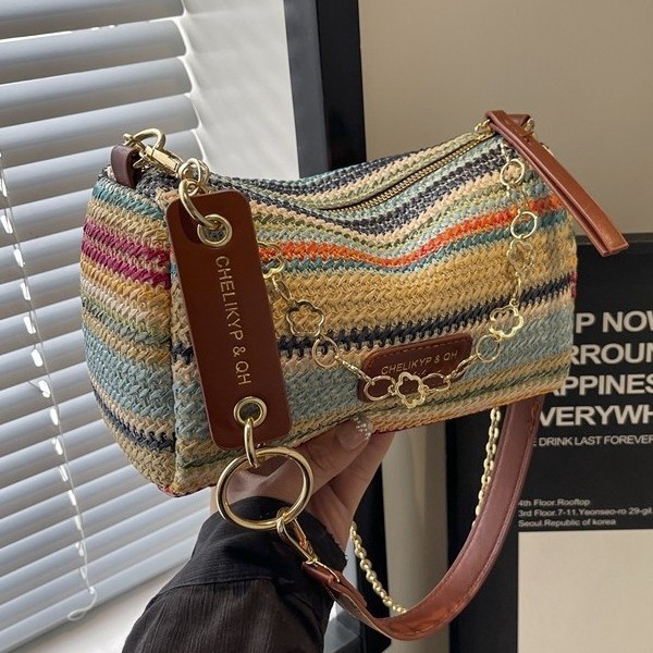 "2025 Trendy woven straw women's bag, fashionable summer beach vacation bag, stylish crossbody bag, versatile summer outfits. Specification drawing