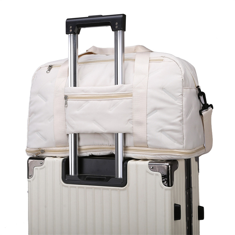 This multi-functional large-capacity luggage bag can be used to carry suitcases, short-distance hand-held travel bags, and waterproof storage bags for business trips and travels Application Scenario