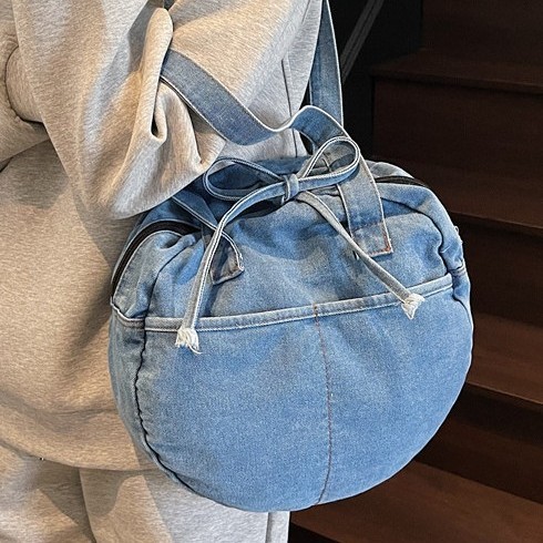 Denim bag for women 2025 new style, versatile small round bag for ladies, commuting bag for work, shoulder bag for college students' class bag Application Scenario