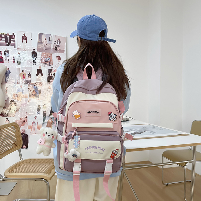 A large-capacity schoolbag for girls, a simple and casual backpack for high school students, and a color-blocking backpack for girls in grades 4 to 6 of primary school Application Scenario