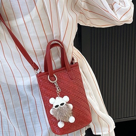 A new mini crossbody mobile phone square bag with a simple and fashionable Korean design for women's summer 2025 full figure