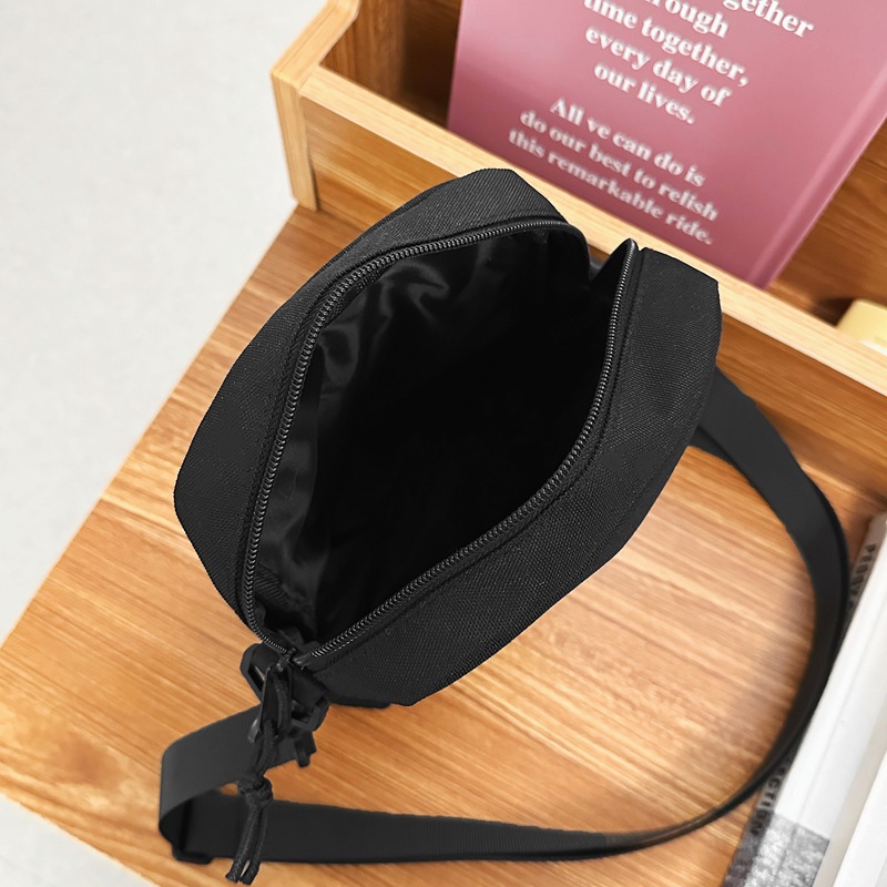 Men's Instagram trendy small crossbody bag, Japanese workwear style casual men's single-shoulder bag, new autumn and winter small crossbody bag for men Application Scenario