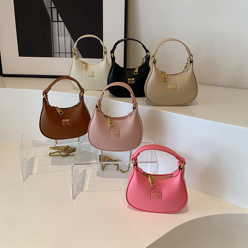Korean version single-shoulder bag for boys and girls, simple solid color, stylish mini children's chain bag, 2024 new style foreign trade children's bag full figure
