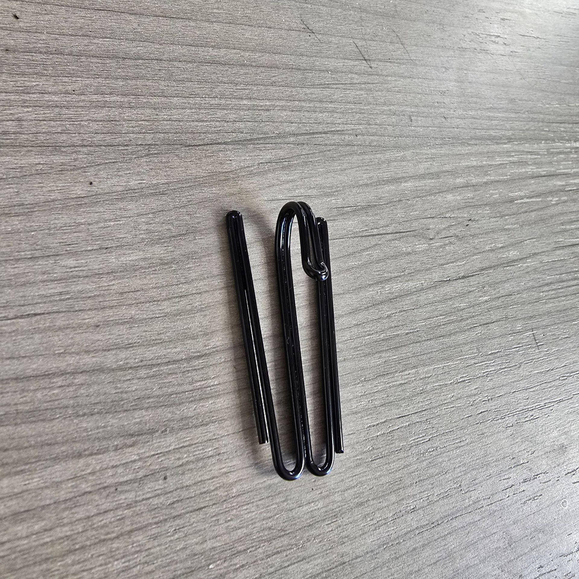 Supplying curtain accessories, metal cloth tape hooks, four-fork hooks, and curtain metal hooks Application Scenario