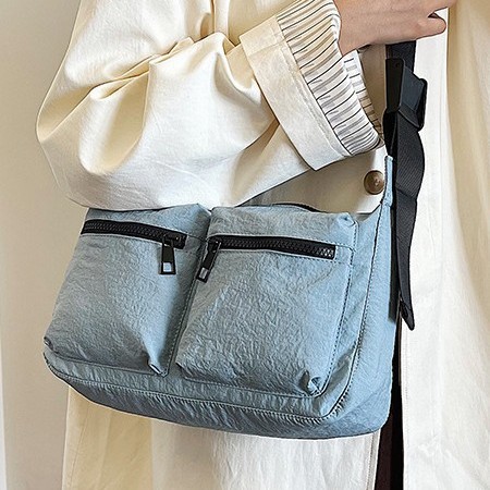 This is a new Korean-style, niche design nylon multi-pocket crossbody bag for commuting and casual use in the autumn of 2024 Specification drawing