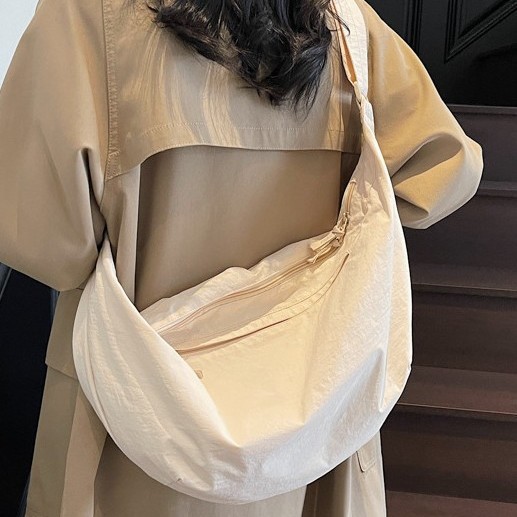 Solid color large-capacity casual bag 2025 Summer new style stylish single-shoulder crossbody bag, a fashionable travel handbag for going out details Picture