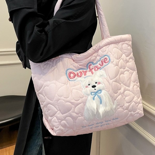 Casual and cute puppy cotton bag, large-capacity zipper tote bag, soft and glutinous quilted heart-shaped baby pink single-shoulder bag for girls Application Scenario
