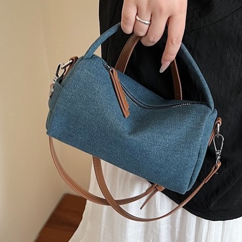 A new summer denim bag from South Korea in 2025, featuring a niche design and an Instagram-style, retro, commuting, and high-end single-shoulder underarm bag details Picture