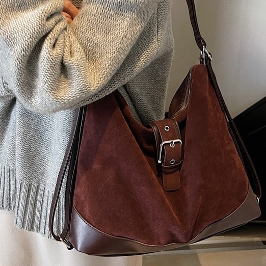 Retro and stylish large-capacity commuter tote bag, new frosted bag for autumn and winter, school-style backpack, casual crossbody bag Application Scenario
