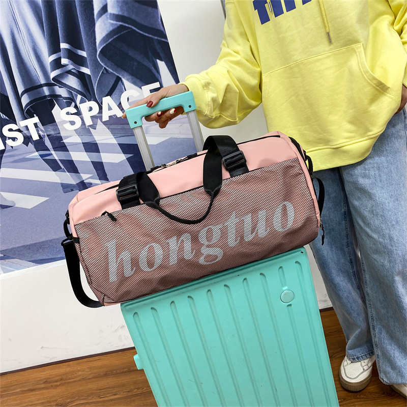 New sports and fitness bags, women's independent shoe space travel bags, women's dry and wet separation hand-held yoga bags, business trip luggage bags Application Scenario