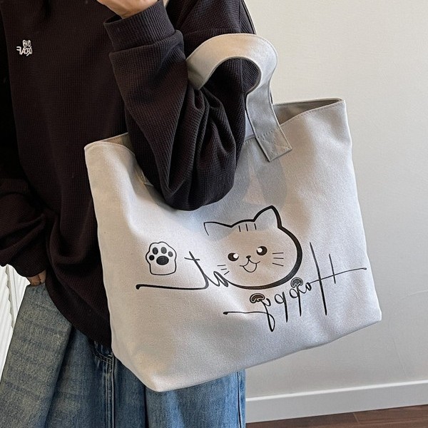 Cute cat-printed large-capacity, simple and fashionable schoolbag, fashionable and individual hand-held shoulder new class bag Application Scenario