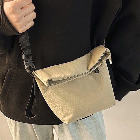 A new summer collection of simple, fashionable and multi-functional crossbody bags for both men and women, casual and lightweight single-shoulder bags, and small outdoor bags details Picture