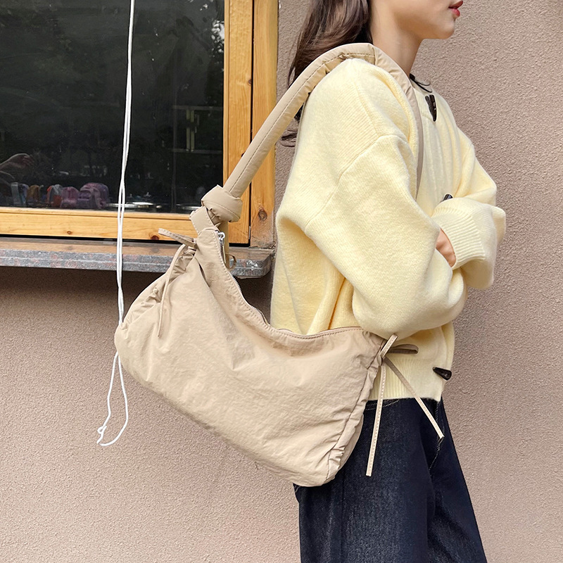 Nylon bag, women's tote bag, large capacity, suitable for crossbody in autumn and winter, 2024 new versatile college student commuting bag for classes details Picture