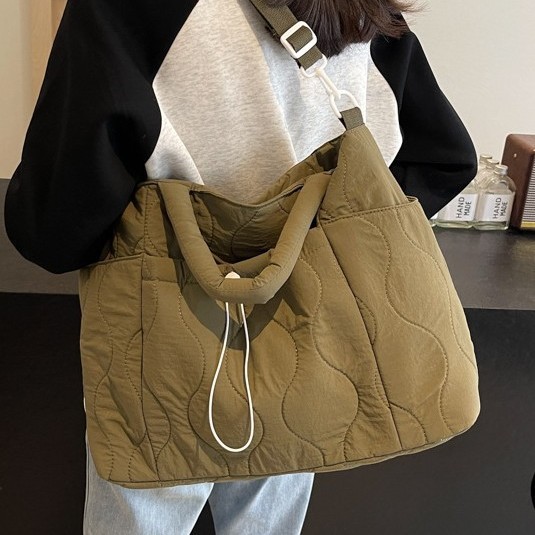 New popular cotton-padded jacket for women, single-shoulder bag, large-capacity cotton-filled, lightweight and trendy handbag, crossbody bag full figure