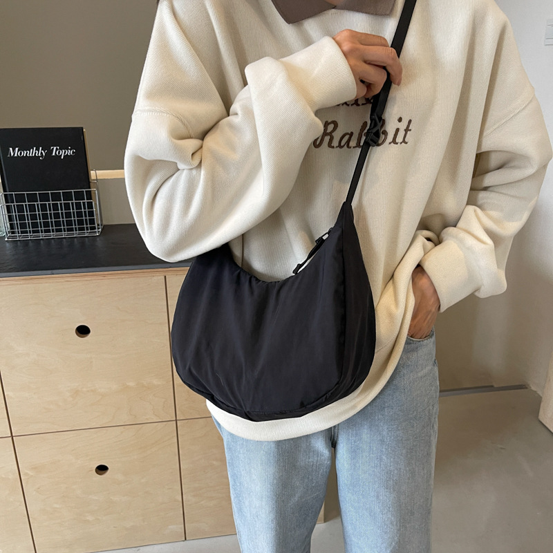 Korean-style light and casual dumpling bag for women, solid color simple crescent moon handbag, artistic single-shoulder crossbody bag for commuting Specification drawing