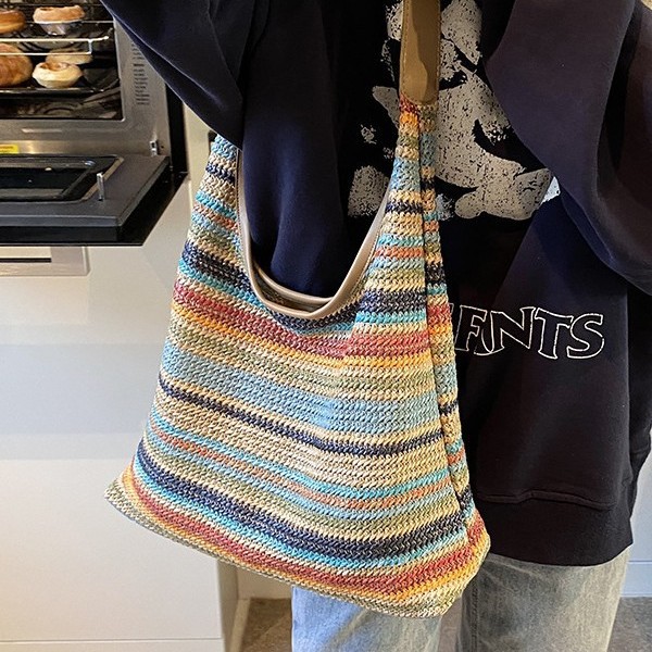 Summer large-capacity rainbow straw woven bag 2025 new style women's bag, fashionable commuting single-shoulder bag, lazy style tote bag Application Scenario