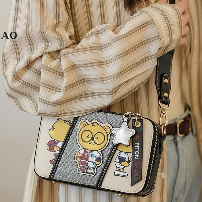 Spring 2025 new women's small square bag, box bag, cartoon bear, fashionable color-blocking women's bag, commuter single-shoulder crossbody bag Application Scenario