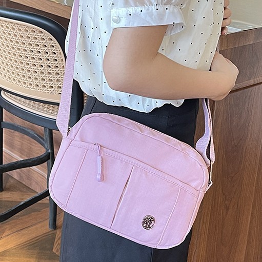 Women's bag 2025 Winter New style Versatile bag for ladies and moms, cross-border trend nylon fabric bag, lightweight single-shoulder crossbody bag details Picture