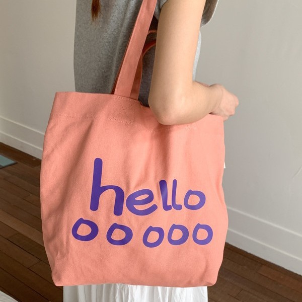 The Korean casual color-blocking letter summer new handbag is eye-catching and versatile. Dopamine college student single-shoulder bag full figure
