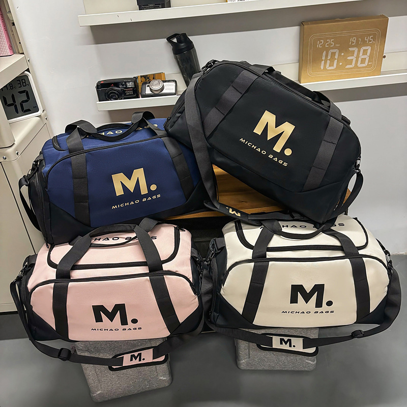 Cool and stylish large-capacity travel bag, Korean-style sports and fitness bag for men and women, dry and wet separated nylon luggage bag Application Scenario