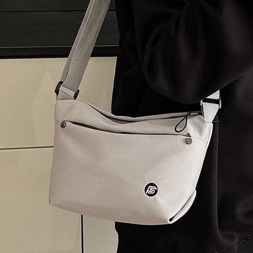 Crossbody bag, women's casual large-capacity single-shoulder bag, versatile for commuting, nylon fabric women's bag, lightweight travel small crossbody bag Specification drawing