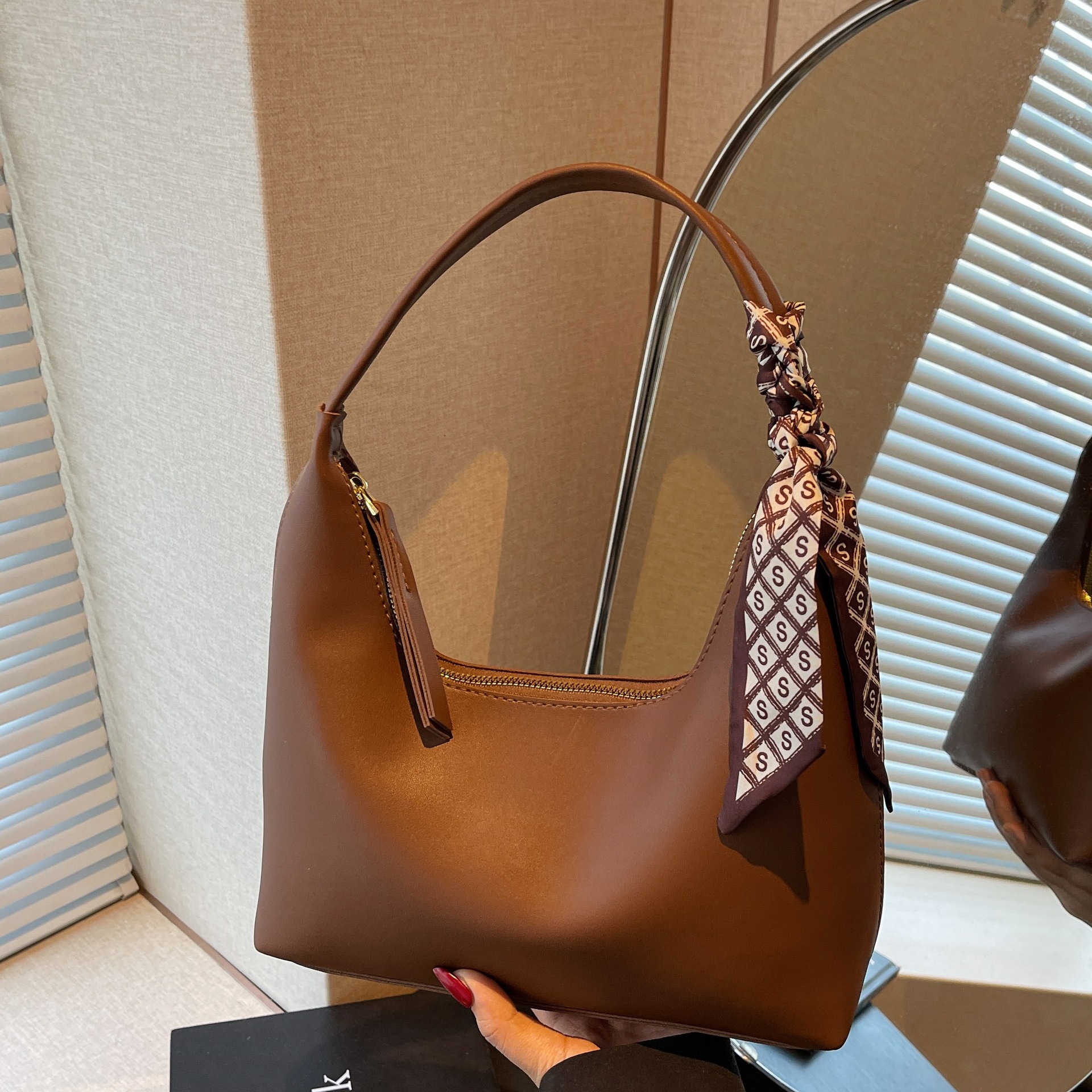 Cross-border versatile and stylish underarm bag for women 2025 New style simple and high-quality underarm bag, fashionable and casual single-shoulder bag full figure