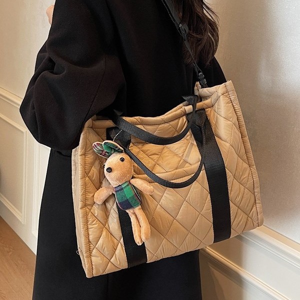 Korean autumn and winter new versatile embroidered cotton jacket bag 2024 Texture Little Chanel style contrasting color diamond-shaped hand-held shoulder bag full figure