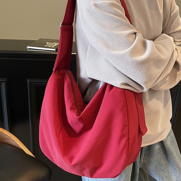 Portable, casual, large-capacity bag for women, new summer 2025 Korean style, fashionable and versatile travel bag, commuting single-shoulder bag details Picture