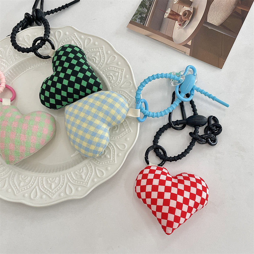 R5232 Cute fabric pendant for girls, pink checkered heart-shaped accessory pendant bag Pendant gift keychain for students Application Scenario