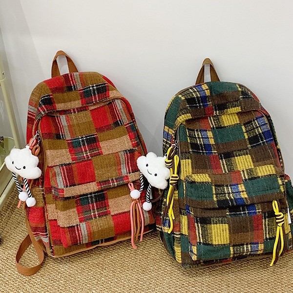 New cross-border backpack for women, retro checkered bag, large capacity, versatile for women, casual travel, student backpack Application Scenario