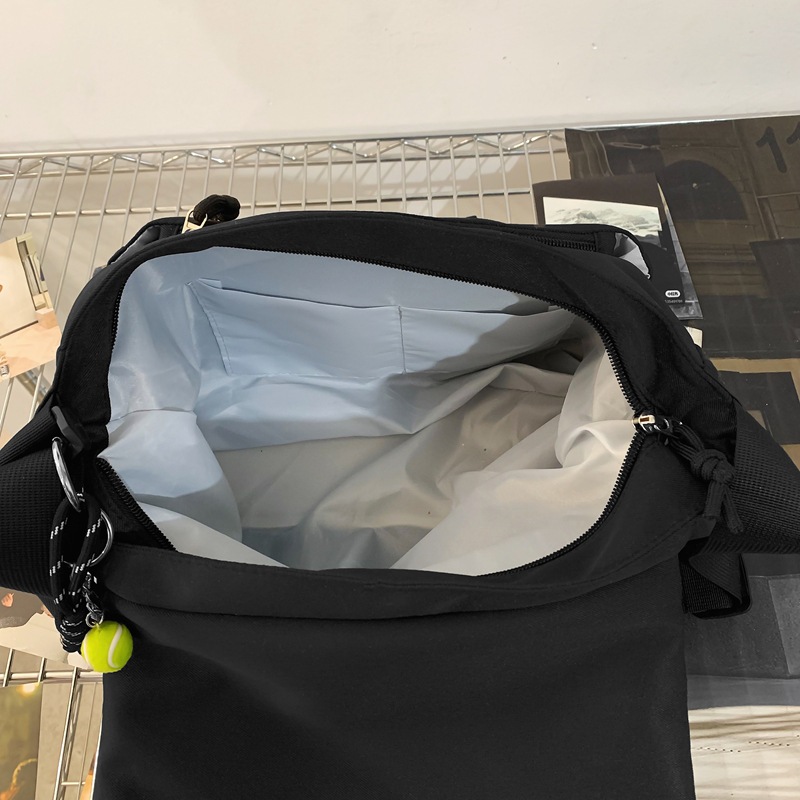 Crossbody bag, women's large-capacity, lightweight and versatile single-shoulder bag, casual commuting messenger bag, men's backpack, college student class bag Application Scenario