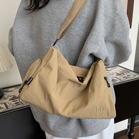 A new versatile, fashionable, casual, portable and multi-functional travel bag for both men and women in 2024 details Picture