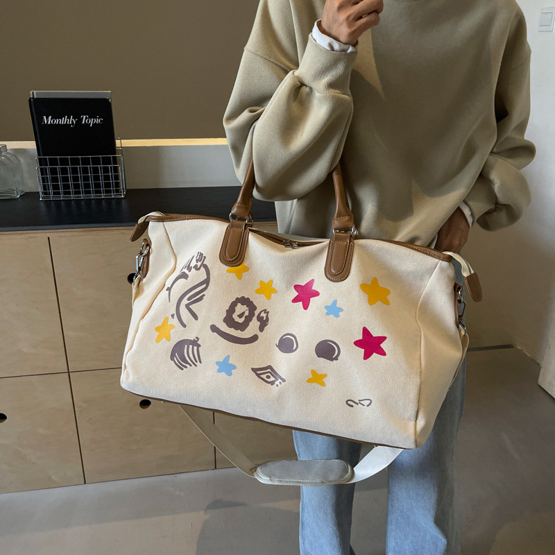New graffiti print travel bag for men and women, large-capacity portable cloth bag for going out, multi-functional casual fitness sports bag Application Scenario