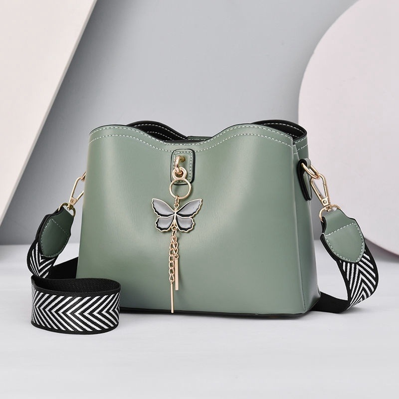 Wholesale of women's small bags 2024 new style, versatile, trendy and fashionable, single-shoulder crossbody cross, one-piece consignment of online red envelopes full figure