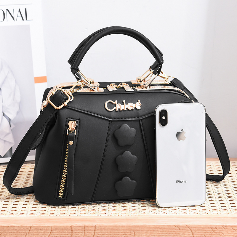 The 2022 new women's handbag is a trendy and fashionable large-capacity women's bag, a cross-border single-shoulder crossbody solid color button bag Specification drawing