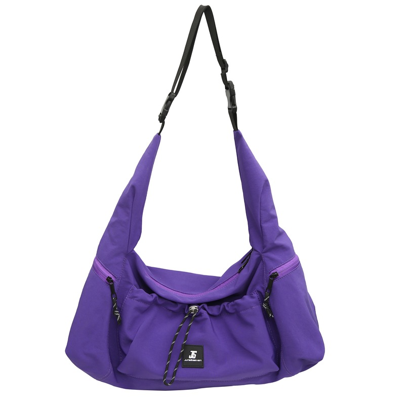 A fashionable new outdoor casual workwear style single-shoulder crossbody bag for both men and women, versatile color contrast loose and laid-back style bag Item Picture