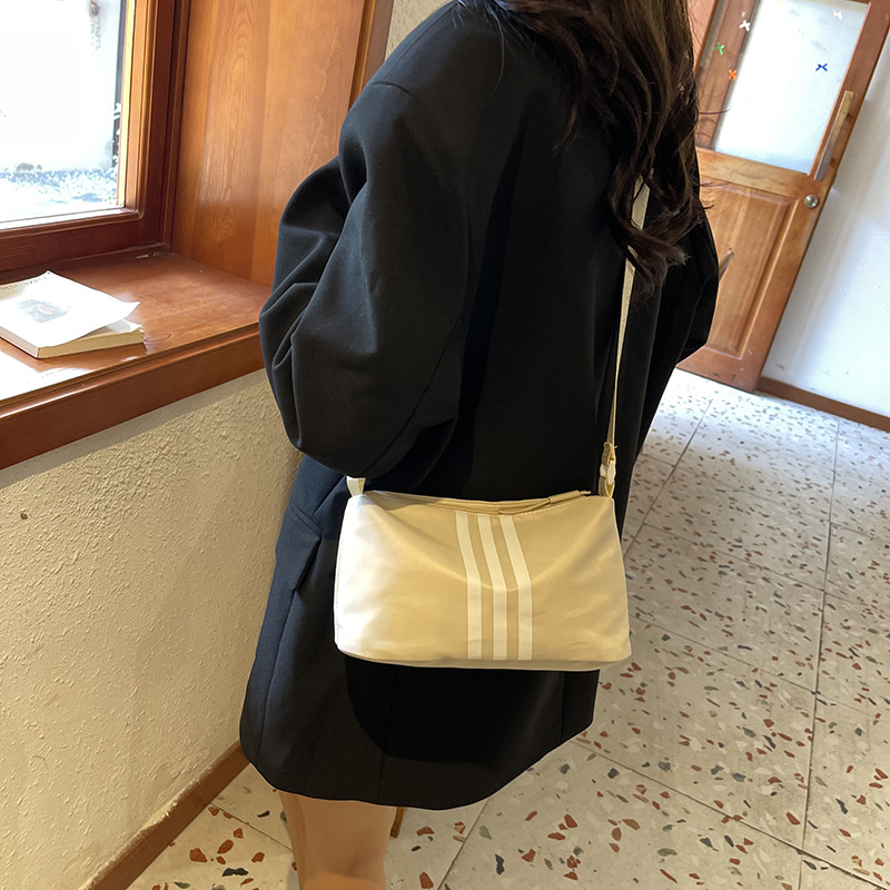 Autumn sporty style women's large-capacity 2024 new trendy single-shoulder crossbody bag, casual and fashionable nylon small square bag details Picture